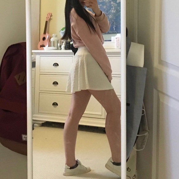 Korean/Asian style white skirt - Picture 2 of 4